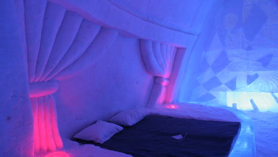 Snow Village Canada &copy; Snow Village Canada